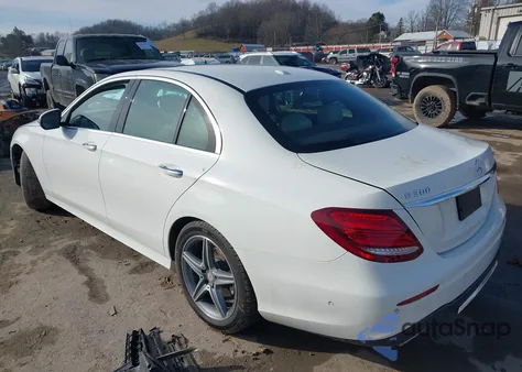 2017 Mercedes-Benz E 300 4Matic z USA, uszkodzony, nr VIN WDDZF4KB7HA026750